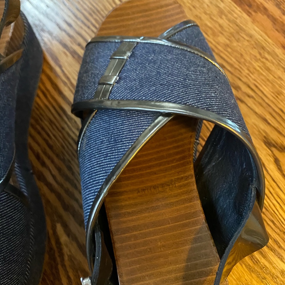 Shoes - Picture 4 of 8